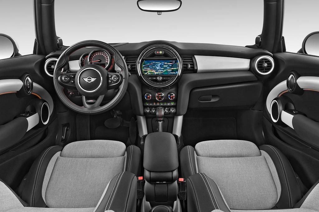 MINI MINI (Baujahr 2015) Cooper S 3 Türen Cockpit und Innenraum