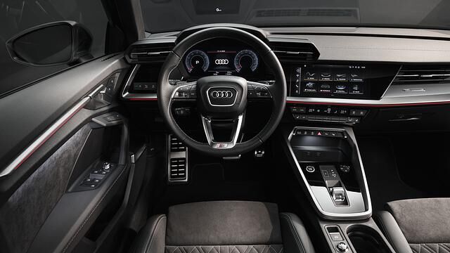 Der Innenraum, das Motorenangebot, üppige Paket an Assistenzsystemen und die digitale Invasion in und um das Cockpit herum gleichen dem Fünftürer bis ins Detail