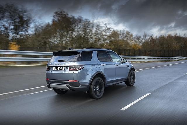 Der Land Rover Discovery Sport P300e PHEV ist ab 49.250 Euro zu haben