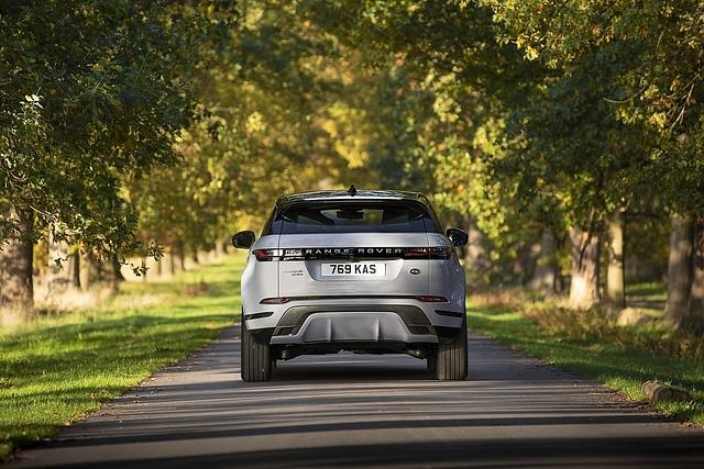 Der Durchschnittsverbrauch des Land Rover Evoque P300e PHEV beläuft sich auf 1,9 l/100 km, das sind 0,1 l/100 km weniger als beim Discovery Sport P300e PHEV