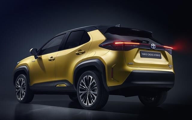 Wie es sich für einen SUV gehört, bietet der Toyota Yaris Cross 3 Zentimeter mehr Bodenfreiheit als der Yaris