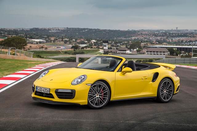 Anlässlich des Jubiläums „50 Jahre Porsche 911“ wird das Typenprogramm durch einen neuen Turbo gekrönt