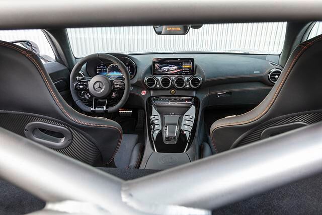 Das Interieur ist AMG-typisch gestaltet