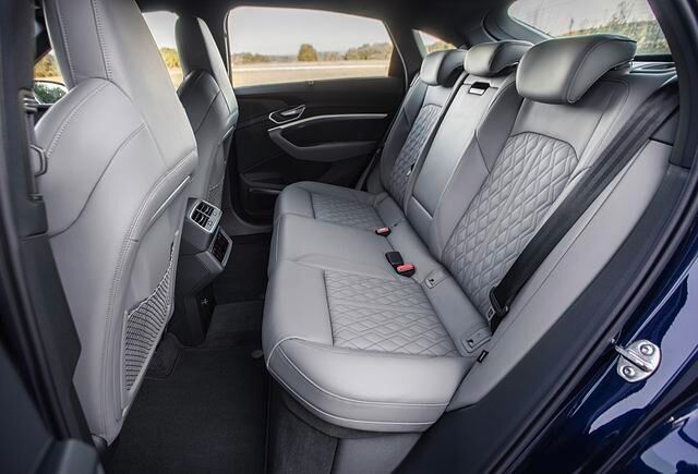 Das Interieur ist edel gestaltet