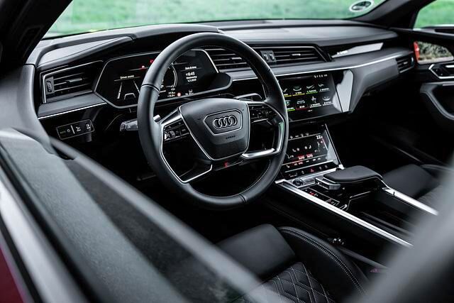 In puncto Infotainment bietet Audis derzeitiges E-Flaggschiff die volle Bandbreite 