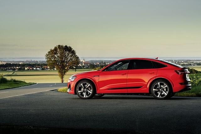 Der Audi e-tron S Sportback ist 4,90 Meter lang