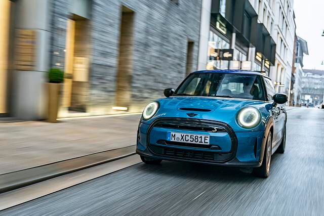 Der 32,6 kWh große Akku ist bestenfalls für Reichweiten bis 234 Kilometer gut