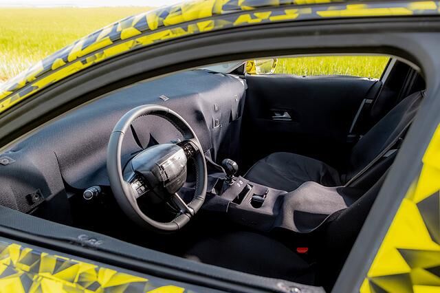 Innen bietet der neue Astra mehr Platz