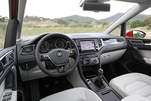 Das Interieur ist typisch VW