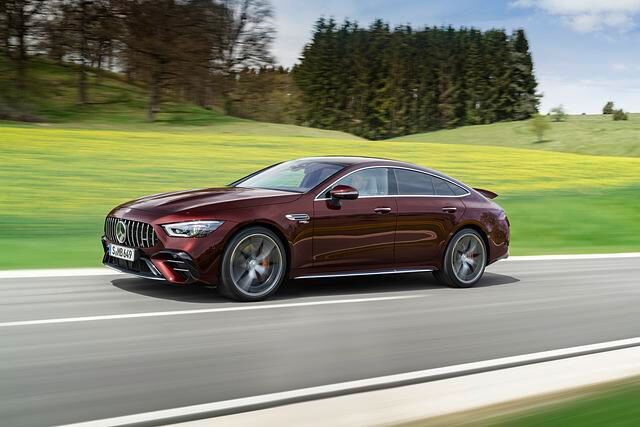 Neben konventionellen Motoren gibt es künftig auch einen Plug-in-Hybrid