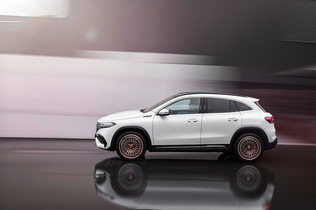 Eigentlich ist der EQA ein Kompakt-SUV, doch mit einer Länge von fast viereinhalb Meter ist auch ein durchaus stattliches Mobil