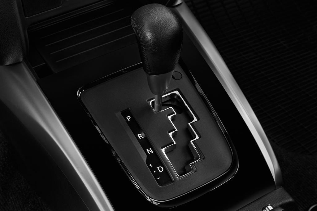 Mitsubishi L 200 (Baujahr 2016) Plus 4 Türen Schalthebel