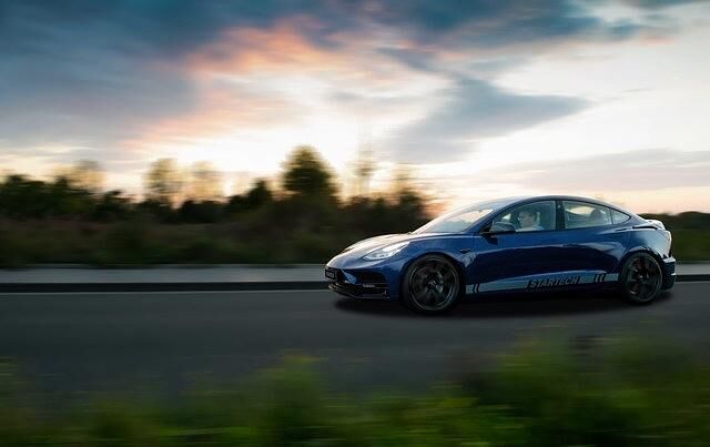 Brabus bübscht mit dem Ableger Startech zum Beispiel das Model 3 von Tesla auf
