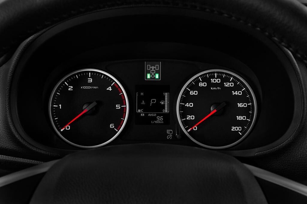 Mitsubishi L 200 (Baujahr 2016) Plus 4 Türen Tacho und Fahrerinstrumente