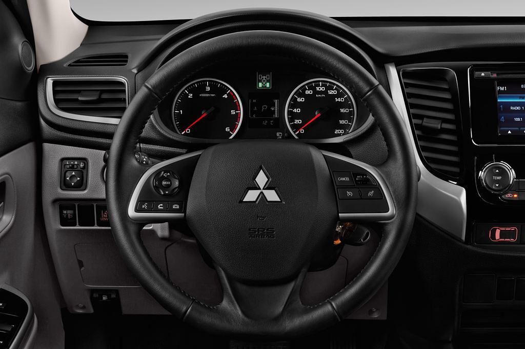 Mitsubishi L 200 (Baujahr 2016) Plus 4 Türen Lenkrad
