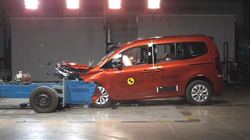 Euro-NCAP - Zweimal vier Sterne Euro-NCAP - Zweimal vier Sterne