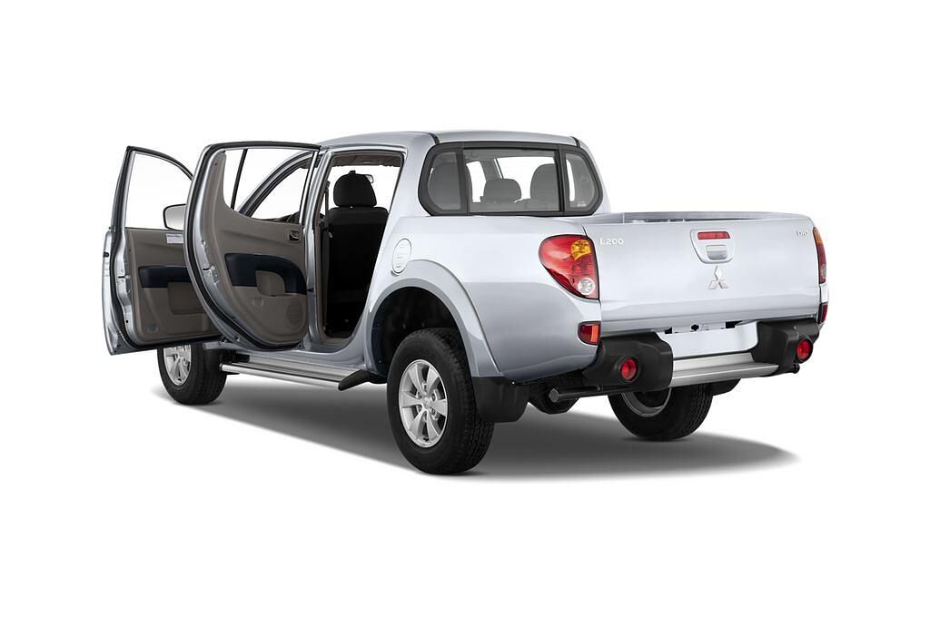 Mitsubishi L200 (Baujahr 2010) - 4 Türen Tür geöffnet