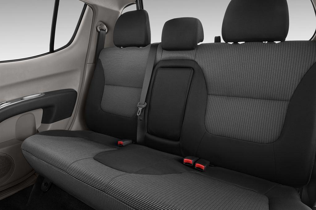Mitsubishi L200 (Baujahr 2010) - 4 Türen Rücksitze