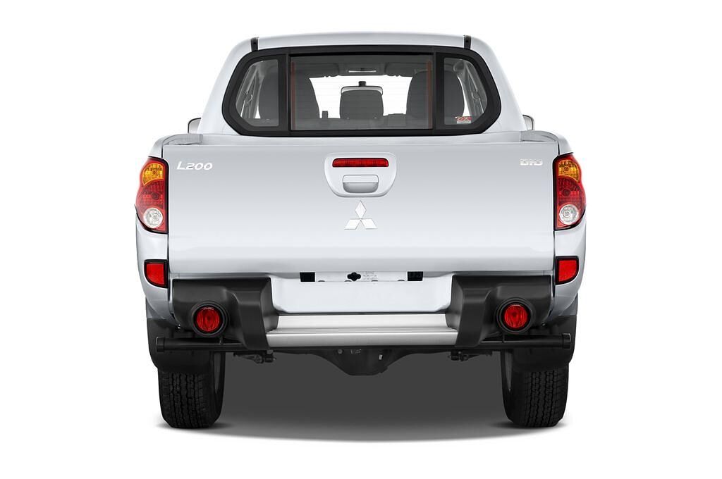 Mitsubishi L200 (Baujahr 2010) - 4 Türen Heckansicht