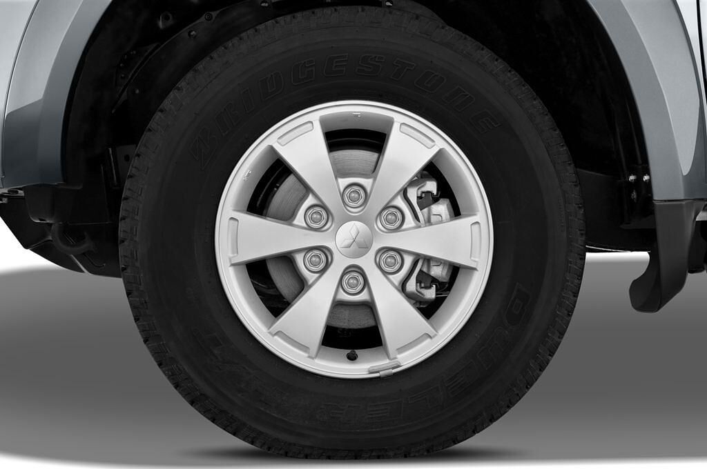 Mitsubishi L200 (Baujahr 2010) - 4 Türen Reifen und Felge
