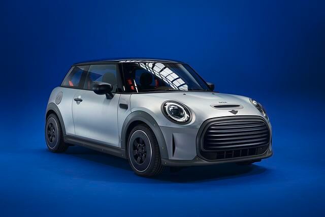 Mini Strip Concept  - Nackig gemacht