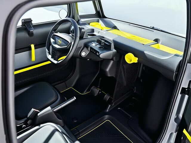 Das Cockpit ist einfach, aber bunt gehalten
