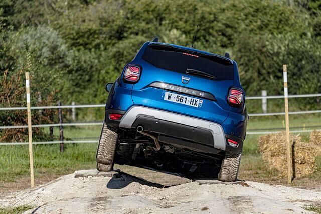 Mit dem Duster 4x4 kann man sich ins Gelände trauen