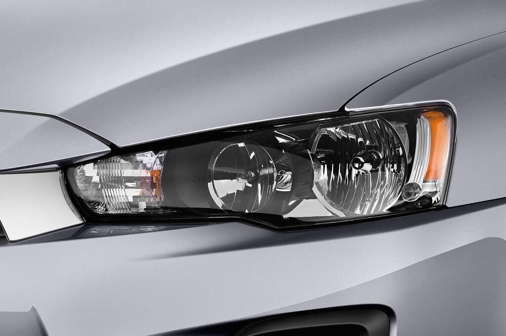 Mitsubishi Lancer (Baujahr 2016) Top 4 Türen Scheinwerfer