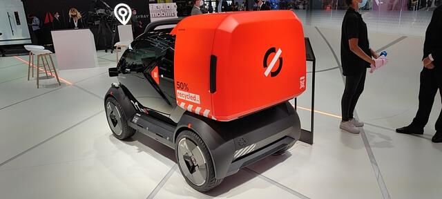 Technisch eng verwandt ist der Kleintransporter Bento, der sich durch einen geschlossenen Laderaum im Heck mit Platz für rund 1.000 Liter Gepäck auszeichnet