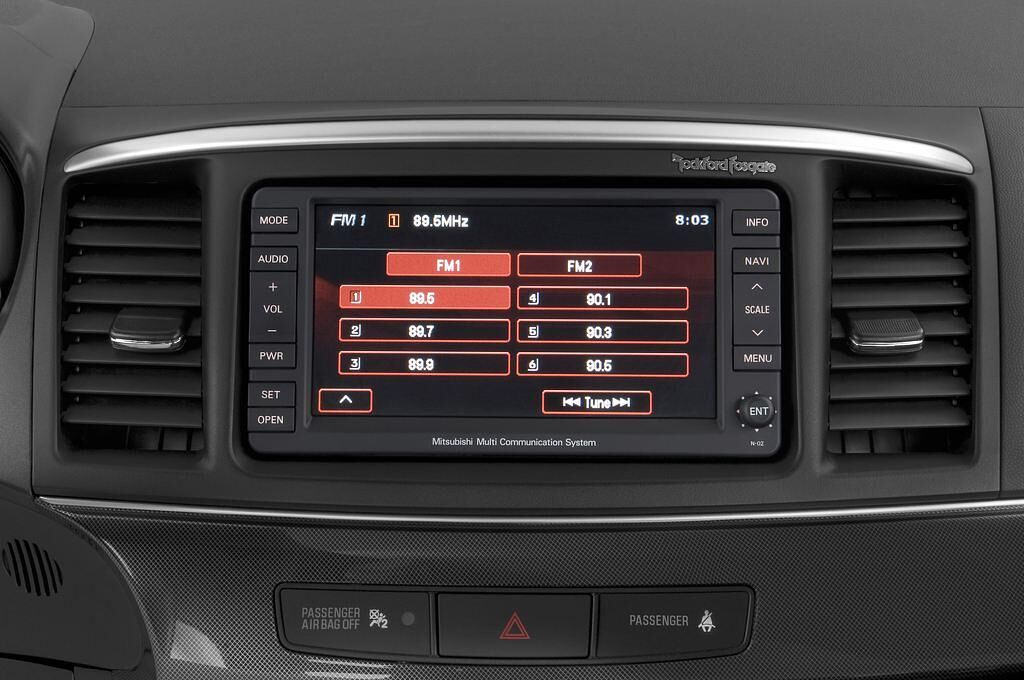 Mitsubishi Lancer (Baujahr 2010) Intense 5 Türen Radio und Infotainmentsystem