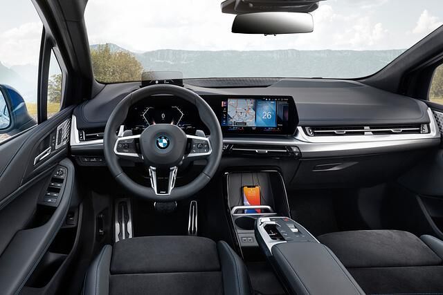 Das Cockpit orientiert sich an den neuen E-Mobilen der Münchner