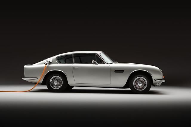 Ein von Lunaz umgebauter DB6 bietet Schnellladetechnik und mit der größten Batterieausbaustufe über 400 Kilometer Reichweite 