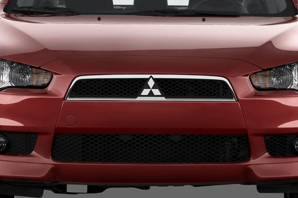 Mitsubishi Lancer (Baujahr 2010) Intense 5 Türen Kühlergrill und Scheinwerfer