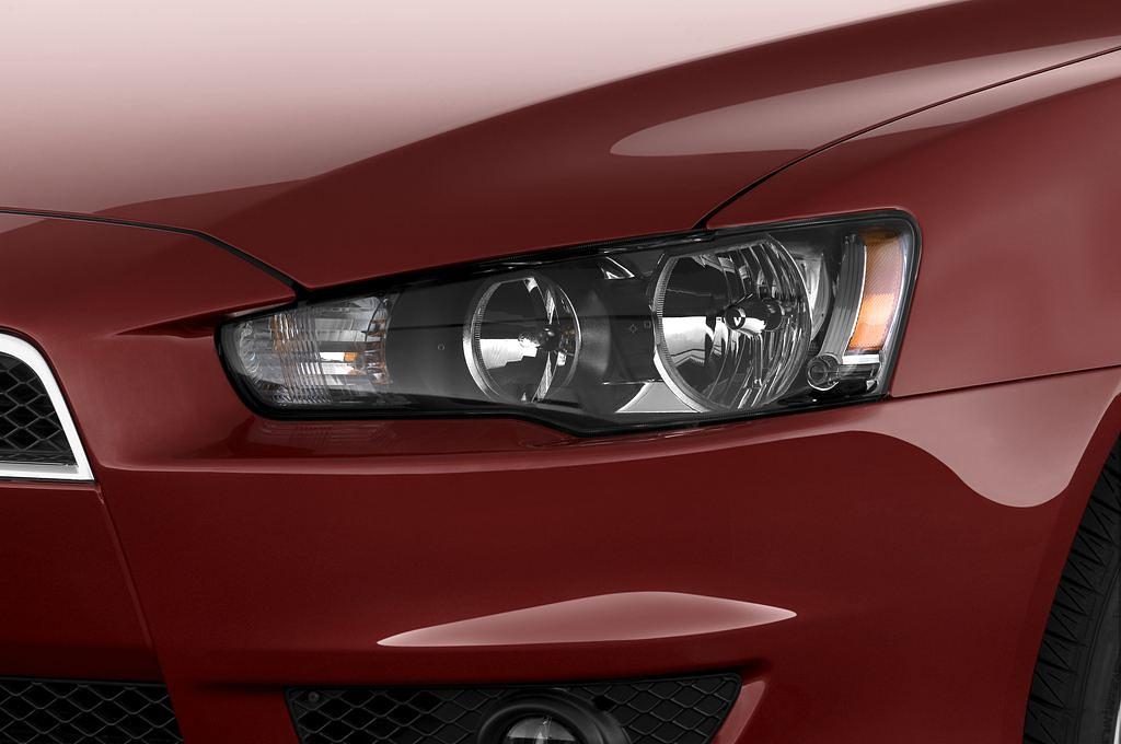 Mitsubishi Lancer (Baujahr 2010) Intense 5 Türen Scheinwerfer