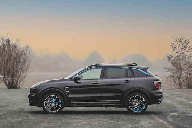 Die enge Verwandtschaft zum Vovlo XC40 kann man dem 01 kaum ansehen