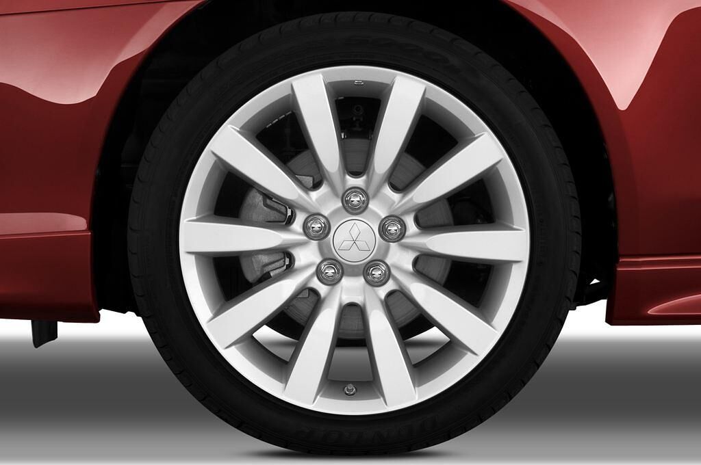 Mitsubishi Lancer (Baujahr 2010) Intense 5 Türen Reifen und Felge