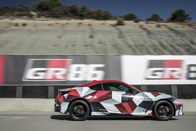 Die 100 km/h-Marke erreicht der neue GR86 bereits nach 6,3 Sekunden. Das sind 1,3 Sekunden früher als bisher.