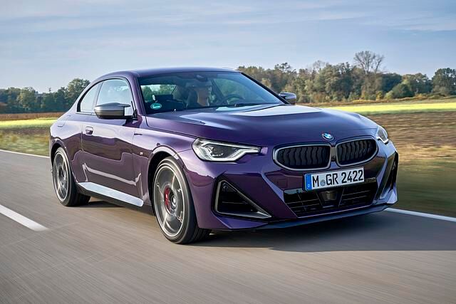 Wie die Typenbezeichnung (M240i xDrive) unmissverständlich preisgibt, hat diese Variante stets Allradantrieb und bildet, bis zirka 2023 der M2 kommt, das vorläufige Topmodell der Baureihe