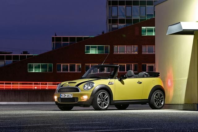Im Jahr 2007 erwarb BMW die Markenrechte von Michael Cooper, dem Sohn und Nachfolger von John Cooper, um die Modellbezeichnung „John Cooper Works“ als Performance-Marke aufzubauen, ähnlich der M GmbH