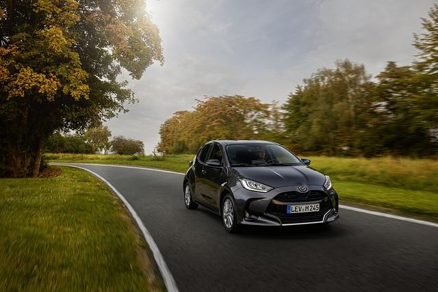 Mazda2 Hybrid - Teilzeit-Elektriker kommt 2022 
