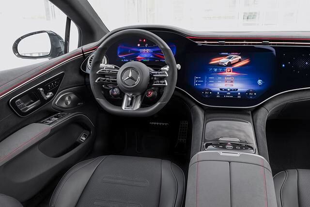 Der Innenraum des AMG-EQS ist sportlich und nobel eingerichtet