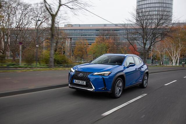 Fahrspaß bietet der 150 kW/204 PS leistende E-Motor durchaus, 300 Newtonmeter arbeiten an der Vorderachse, denn der UX wird nur dort angetrieben