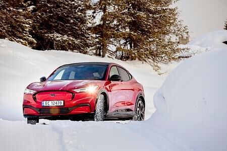 Ratgeber: E-Autos im Winter - Mit ein paar Tricks die Reichweite verlängern Ratgeber: E-Autos im Winter - Mit ein paar Tricks die Reichweite verlängern