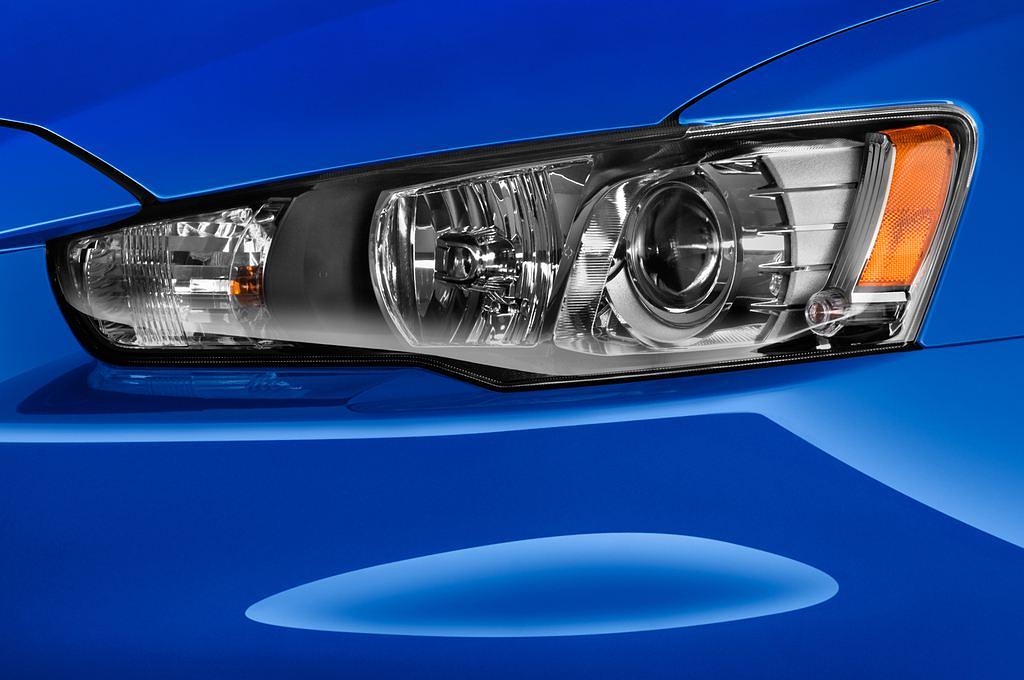 Mitsubishi Lancer Sportback (Baujahr 2015) - 5 Türen Scheinwerfer