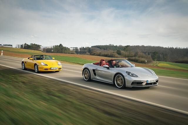 Dem Wiedererleben des Fahrgefühls der 90er-Jahre am Steuer des ersten Boxster fehlt der Hauch von Nostalgie, der Ausfahrten in längst verblichene Zeitzeugen ansonsten begleitet