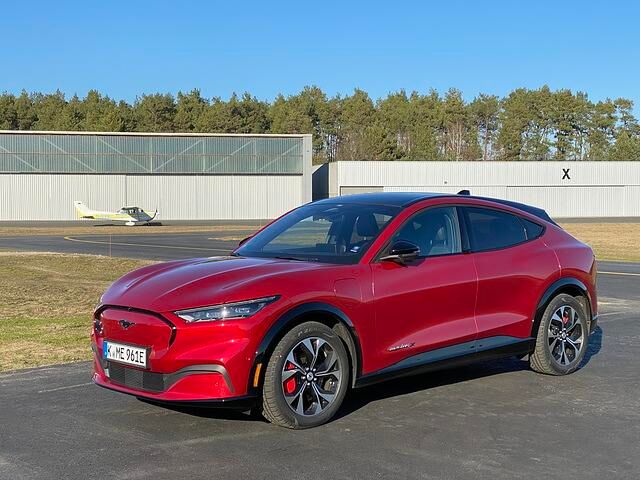 Mit dem Mustang Mach E ist Ford mittlerweile auch zum Anbieter von Elektroautos aufgestiegen