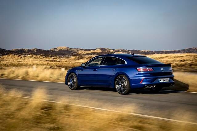 So schön kann es sein, einen Passat zu fahren, denn technisch gesehen steckt im Arteon der Mittelklasse-Klassiker
