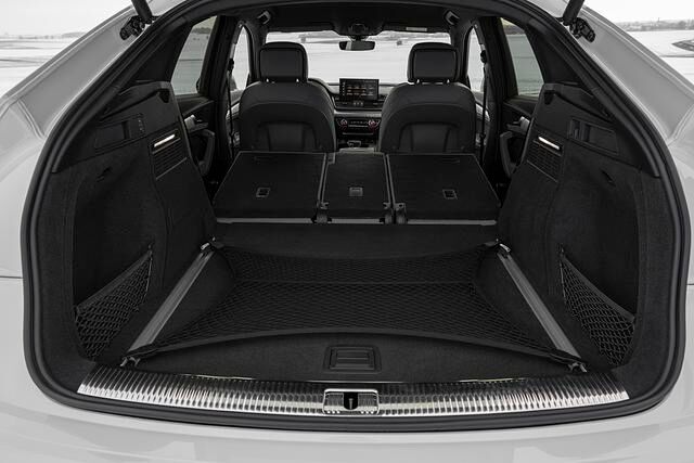 Fast 1,5 Kubikmeter Gepäck passen in das angeschrägte Heck des Q5 Sportback