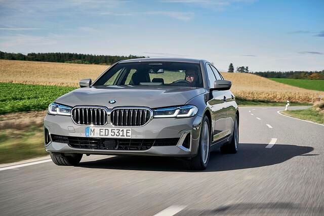 Die 5er-Limousine wird als 520e zu Preisen ab 53.700 Euro angeboten