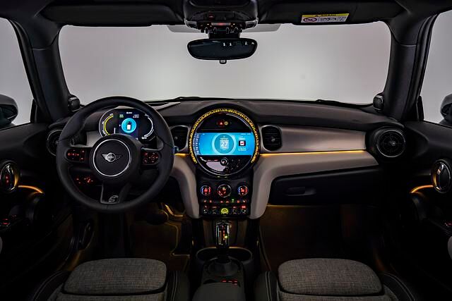 Auch für den Innenraum des Mini bringt das Frühjahr eine Reihe von Neuerungen